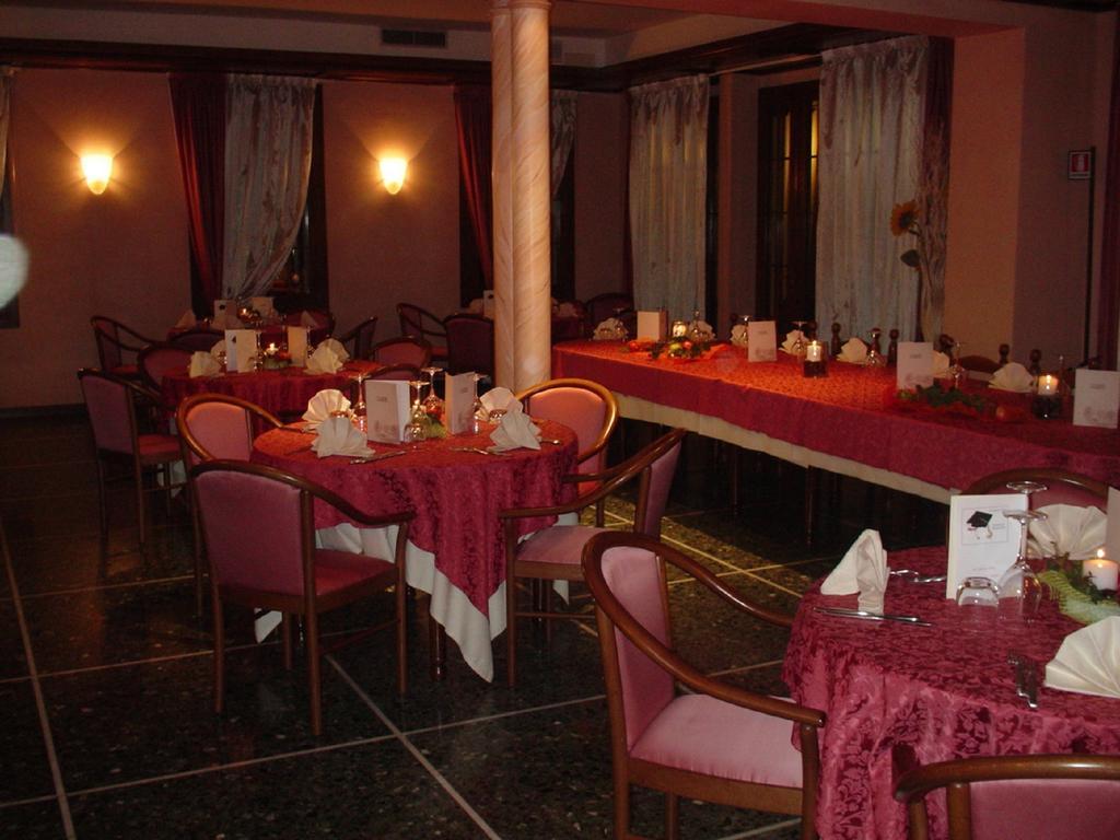 Albergo Ristorante Flora Vittorio Veneto Exteriér fotografie